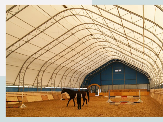 Строительство конных манежей в Ачинске